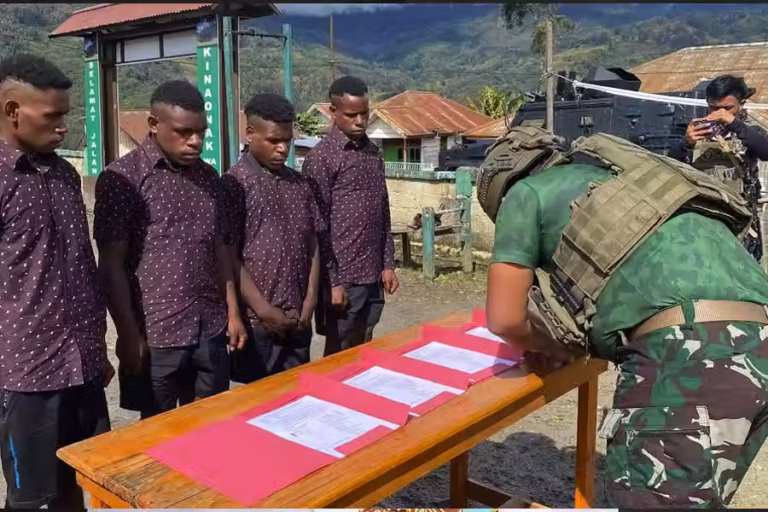 Empat eks anggota OPM Kodap III Sinak resmi berikrar setia ke NKRI.