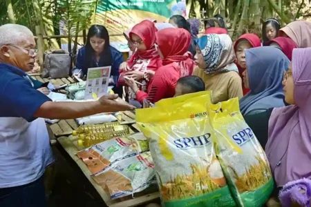 Distribusi beras SPHP (foto: Dok Bulog)