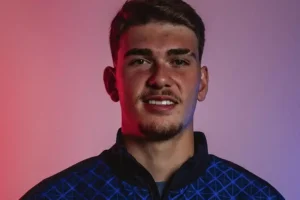 PSG Resmi Rangkul Renato Marin, Kiper Muda Berbakat Italia-Brasil yang Dikontrak hingga 2030 PSG resmi datangkan Renato Marin, kiper muda Italia-Brasil, dari AS Roma (sumber foto: instagram @psg)