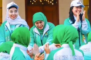 Khofifah Optimistis Jatim Juara Umum FORNAS VIII, Rebut Medali dan Harumkan Nama Daerah Gubernur Khofifah yakin Jatim bisa raih Juara Umum di FORNAS VIII NTB. Ajang ini dinilai strategis untuk ajukan Jatim sebagai tuan rumah FORNAS IX 2027.