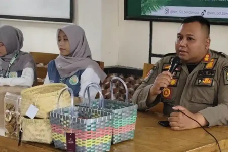 Mahasiswa UINSA Surabaya Bagikan Tips Perkuat Branding Produk Lokal di Desa Mangli Bondowoso KKN 150 UINSA Surabaya di Desa Mangli, Kecamatan Pujer, Kabupaten Bondowoso
