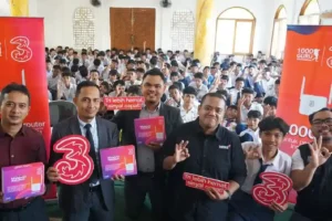 Tri Salurkan 1.000 Router Internet ke Sekolah Terpencil Lewat Program Sedekah Kuota Lewat program Sedekah Kuota, Tri sukses salurkan 1.000 router ke 400 sekolah terpencil hasil donasi 375TB kuota pelanggan saat Ramadan 2025.