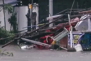Topan Co-May dan Wepa Terjang Filipina, 31 Tewas dan Jutaan Warga Terdampak Topan Co-May dan Wepa landa Filipina, sebabkan 31 korban jiwa dan 6,27 juta warga terdampak. Kerusakan parah terjadi di sektor pertanian dan infrastruktur.