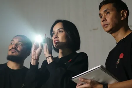 Penelusuran horor Diary Misteri Sara Spesial Cirebon tembus trending YouTube. Eksplorasi bekas RS Arjawinangun dan PG Gempol sukses curi perhatian publik. (sumber foto: instagram @diarymisterisara)