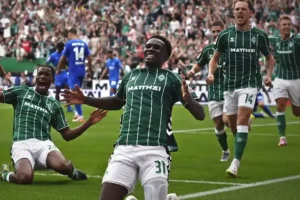 Werder Bremen Curi Poin dari Leverkusen lewat Balasan Tiga Gol di Menit Akhir Gol menit terakhir jadi penentu. Werder Bremen tahan imbang Bayer Leverkusen, skor akhir 3-3 (sumber foto: facebook @werderbremenEN)
