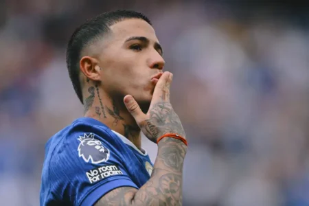 Enzo Fernández usai menyempurnakan kemenangan Chelsea atas Fulham. Skor berakhir 2-0 (sumber foto: facebook @ChelseaFC)