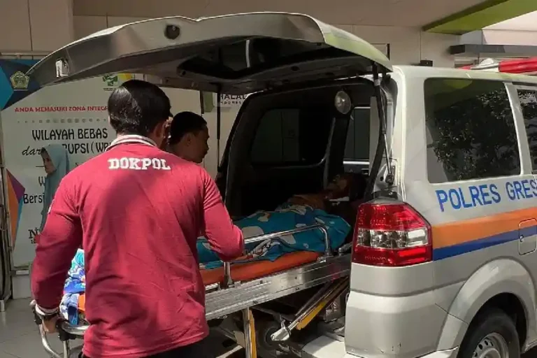 Polres Gresik Sediakan Ambulans Gratis, Layanan Cepat Tanggap untuk Warga Polres Gresik hadirkan layanan ambulans gratis bagi warga kurang mampu