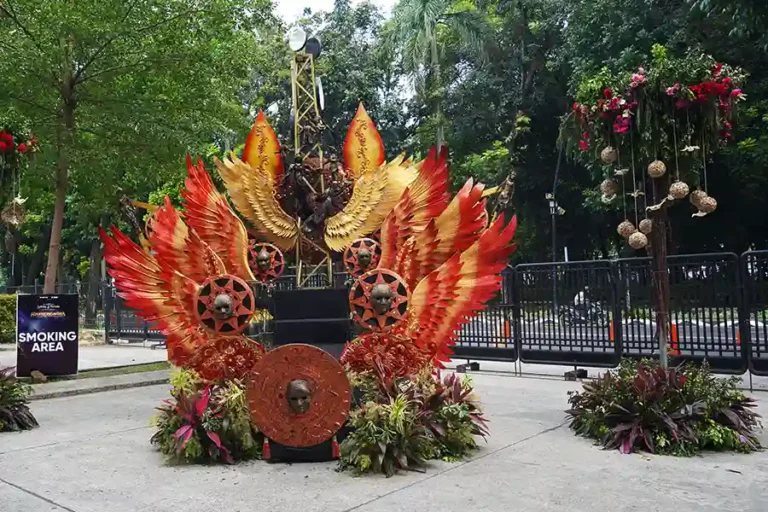 Kereta Kencana, salah satu karya dari Jember Fashion Carnaval
