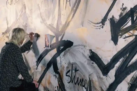 Aksi live painting BUNTA iNOUE