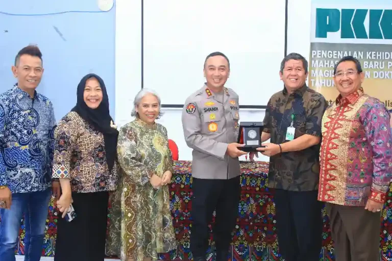 Kadivhumas Polri Irjen Sandi Nugroho Ajak Mahasiswa FH USU Perkuat Cinta Tanah Air Kadivhumas Polri Irjen Pol. Sandi Nugroho