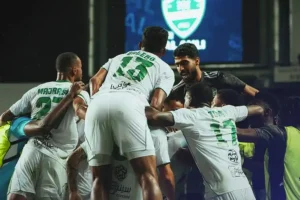 Al Nassr Tumbang di Adu Penalti, Al Ahli Angkat Trofi Juara Piala Super Saudi 2025 Al-Ahli unggul di adu penalti, setelah bermain imbang 2-2 lawan Al Nassr. Al-Ahli jadi juara Piala Super Saudi 2025 (sumber foto: facebook @AlAhliSaudiFC)