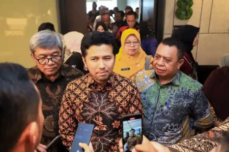 Wagub Emil Dardak Paparkan Strategi Tangani Sampah dan Limbah B3 di Jawa Timur Emil Elestianto Dardak