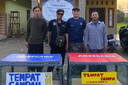 Mahasiswa KKN 16 UINSA Wujudkan Desa Toyaning Lebih Bersih dengan Tempat Sampah dan Plang Edukasi Mahasiswa KKN 16 UINSA Pasuruan ciptakan lingkungan bersih melalui pembuatan tempat sampah dan plang edukasi di Desa Toyaning.