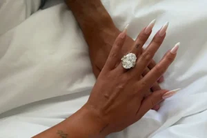 Cristiano Ronaldo Resmi Lamar Georgina Rodríguez, Cincin Tunangannya Bernilai Ratusan Miliar Cincin berlian mewah dari Cristiano Ronaldo untuk melamar Georgina Rodríguez (sumber foto: instagram @georginagio)
