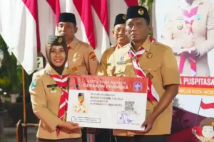 Ketua Mabicab Kota Mojokerto Pimpin Upacara Ulang Janji Peringatan Hari Pramuka ke-64 Wabup Bogor Jaro Ade tinjau TPA Galuga untuk pastikan keselamatan kerja pekerja, dengar aspirasi, dan perkuat kerja sama pengelolaan sampah dengan Kota Bogor.