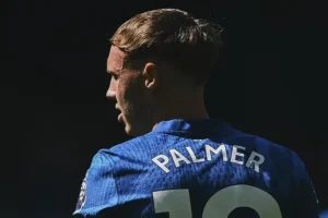 Chelsea vs Crystal Palace, The Blues Gagal Raih Kemenangan di Laga Pembuka Premier League 2025/26 Cole Palmer dan tim Chelsea FC lainnya bermain agresif sejak awal laga, tapi tertahan benteng pertahanan Crystal Palace yang prima. Skor akhir 0-0. (sumber foto: facebook @ChelseaFC)