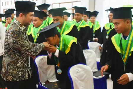 Emil Dardak Ajak Lulusan STIDKI Merdeka Berkarir dan Siap Hadapi Era Digital Emil Elestianto Dardak