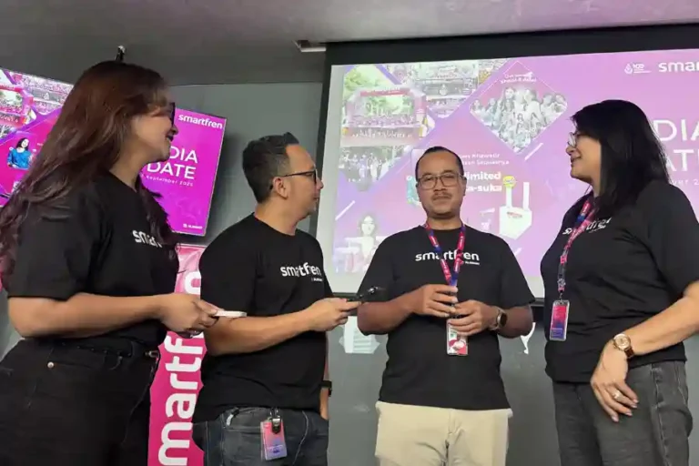 Smartfren XLSmart Perluas Jaringan Setelah Merger, Siap Hadirkan Layanan Unlimited Pasca merger dengan XLSmart, Smartfren perluas jaringan, hadirkan layanan Unlimited, chatbot AI SARAH, dan program loyalitas pelanggan.