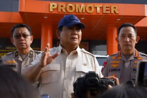 Presiden Prabowo usai menjenguk warga dan aparat korban demo di RS Polri, Kramat Jati, Jakarta Timur