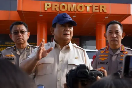 Prabowo Jenguk Korban Aksi Ricuh di RS Polri: Ada Warga Perempuan Patah Kaki hingga Motor Dirampas Presiden Prabowo usai menjenguk warga dan aparat korban demo di RS Polri, Kramat Jati, Jakarta Timur