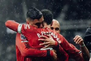 Manchester United vs Chelsea Berakhir 2-0 di Babak Pertama, Dua Kartu Merah Melayang di Old Trafford Manchester United memimpin 2-0 atas Chelsea di babak pertama (sumber foto: facebook @manchesterunited)
