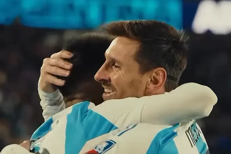 Kualifikasi Piala Dunia 2026: Messi Cetak Brace, Argentina Lumat Venezuela 3-0 di Buenos Aires Lionel Messi cetak dua gol dalam laga terakhirnya di Buenos Aires, saat Argentina kalahkan Venezuela 3-0 di Kualifikasi Piala Dunia 2026.
