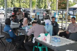 Polres Jember menggelar donor darah dan cek kesehatan gratis dalam rangka Hari Lalu Lintas Bhayangkara ke-70, wujud kepedulian Polri kepada masyarakat.