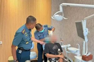 TNI Berhasil Operasi Tumor Rahang Warga Ngada di RSAL Marinir Cilandak TNI sukses mengoperasi tumor rahang warga Ngada, NTT, di RSAL Marinir Cilandak. Operasi berjalan lancar, pasien kini pulih dan kembali beraktivitas.