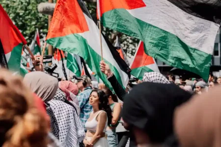 Aksi mendukung Palestina (arsip foto: Nikolas Gannon, unsplash)