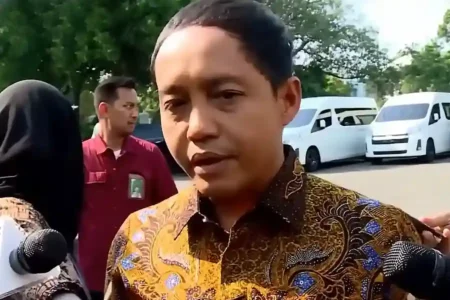 Menteri Kehutanan Raja Juli Antoni