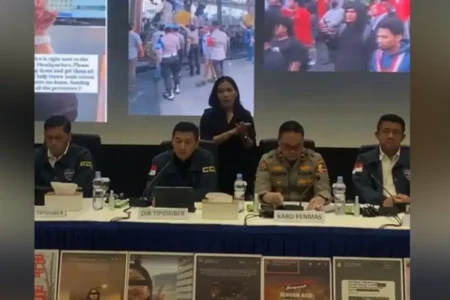 Polri dan Kominfo blokir 592 akun media sosial yang diduga memprovokasi unjuk rasa.