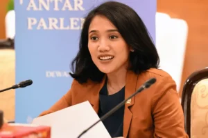 Puteri Komarudin