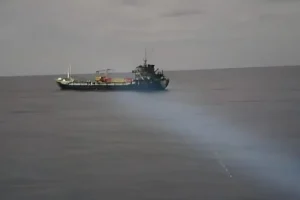 Bakamla RI Evakuasi Kapal MV Leann yang Terbakar di Perairan Anambas Bakamla RI evakuasi kapal MV Leann yang terbakar di Perairan Anambas, Natuna. Seluruh awak kapal belum ditemukan, penyisiran terus dilakukan.