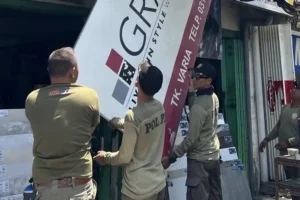 Pemkot Surabaya menertibkan 155 reklame tak berizin