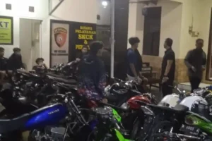 Polresta Malang Kota amankan 14 motor dan belasan pemuda dalam razia balap liar di Kedungkandang.