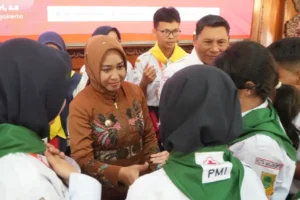 Wali Kota Mojokerto Lepas Kontingen Jumbara PMR X Jawa Timur di Gresik Wali Kota Mojokerto Ika Puspitasari melepas 34 peserta kontingen Jumbara PMR X Jawa Timur.
