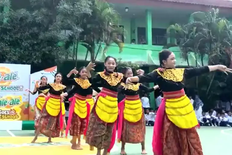 Ale-Ale Goes to School 2025 Ajak Ribuan Remaja Berani Berekspresi dan Bereksplorasi Program Ale-Ale Goes to School 2025 hadir di 3 kota, ajak ribuan remaja berekspresi, bereksplorasi, dan kenali diri lewat kompetisi, talkshow, serta kreasi seru.