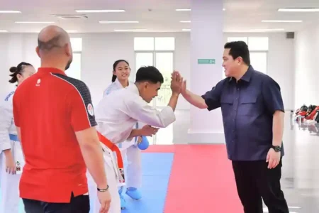 Menpora Erick Thohir tinjau Cibubur Youth Elite Sport Center, beri motivasi atlet muda berbagai cabang olahraga untuk target juara internasional.