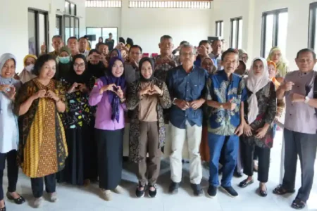 Wali Kota Mojokerto, Ning Ita, buka pelatihan analisa rasio keuangan bagi pengawas koperasi dan tekankan pentingnya profesionalitas serta tanggung jawab.