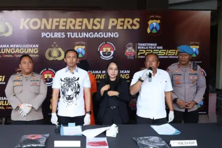 Seorang pesilat di Tulungagung ditangkap usai aniaya Wakapolsek Pakel saat mengawal konvoi perguruan silat. Pelaku diketahui residivis.