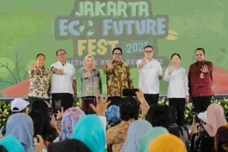 Buka JEFF 2025, Wagub Rano Karno Ajak Warga Jakarta Berinovasi dalam Menjaga Lingkungan Wagub Rano Karno buka JEFF 2025, ajak warga Jakarta lebih peduli sampah & udara, dorong inovasi hijau demi kota yang berkelanjutan.