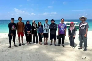 Mahasiswa FPK UNAIR Ikuti Internship di Malaysia, Perkuat Kolaborasi Global Menuju Ekonomi Biru Enam mahasiswa FPK UNAIR ikuti Internship Internasional di Universitas Kebangsaan Malaysia, pelajari bakteri laut, mikroalga, hingga DNA ikan.
