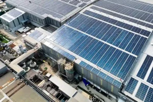 WINGS Group Pasang PLTS Atap 36 MWp di Delapan Pabrik, Dukung Transisi Energi Bersih WINGS Group pasang PLTS Atap 36 MWp di delapan pabrik untuk dukung energi bersih, kurangi emisi 50 ribu ton CO2 per tahun, dan capai target Net Zero 2060.