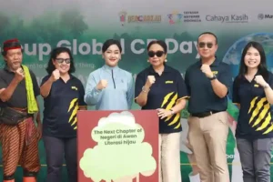 Maybank Indonesia Gelar Global CR Day 2025 dan Cahaya Kasih, Fokus Literasi Hijau dan Keberlanjutan Maybank Indonesia gelar Global CR Day 2025 dan Cahaya Kasih dengan fokus literasi hijau, penanaman pohon produktif, dan edukasi keberlanjutan.