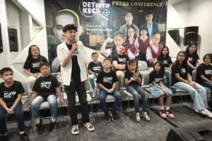 ARTV Production garap film anak Detektif Kecil bersama Okan Kornelius. Drama misteri ini angkat kisah persahabatan dan petualangan siswa SD.