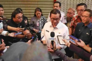 Gubernur DKI Jakarta Pramono Anung usai mengunjungi pedagang di kawasan Blok M setelah munculnya polemik harga sewa kios yang melambung tinggi.