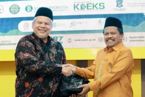 UNAIR Resmikan Zona Kuliner Halal, Aman, dan Sehat (KHAS) untuk Perkuat Ekosistem Halal UNAIR luncurkan Zona Kuliner Halal, Aman, dan Sehat (KHAS) untuk dukung ekosistem halal nasional serta beri jaminan kuliner sehat dan thayyib.