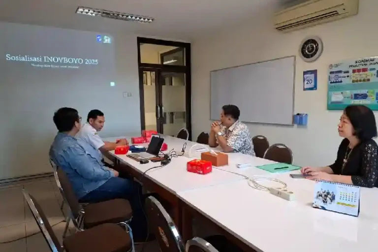 Roadshow Inovboyo 2025 Rampung, Surabaya Targetkan Jadi Barometer Inovasi Nasional Pemkot Surabaya rampungkan roadshow Inovboyo 2025, gandeng kampus dan sekolah wujudkan Surabaya sebagai barometer inovasi nasional melalui kolaborasi strategis.