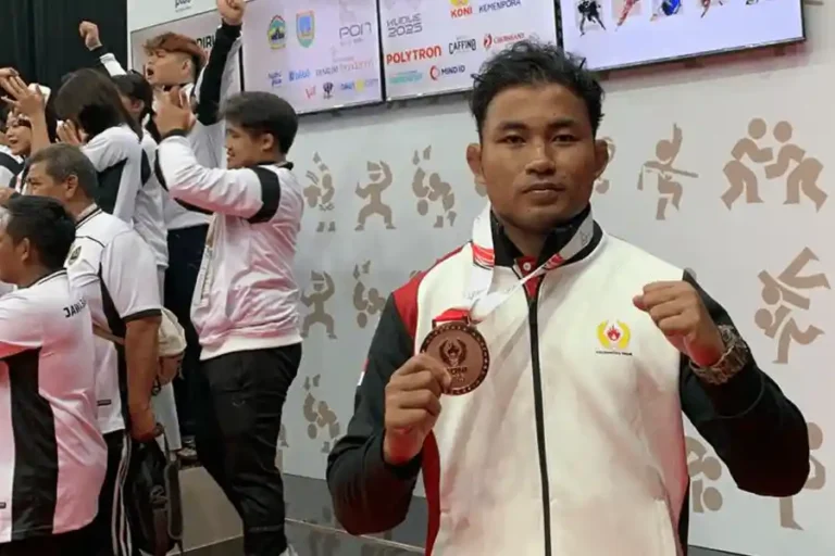 Bripda Fachoiru Zaman, Polisi Muda Samarinda Sabet Medali Perunggu Gulat di PON 2025 Kudus Bripda Fachoiru Zaman