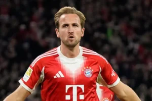 Bayern Munich Taklukan Borussia Dortmund 2-1, Kane dan Olise Jadi Pembeda di Allianz Arena Harry Kane usai mencetak gol pembuka kemenangan Bayern di menit ke-22 (sumber foto: facebook @fcbayern.en)